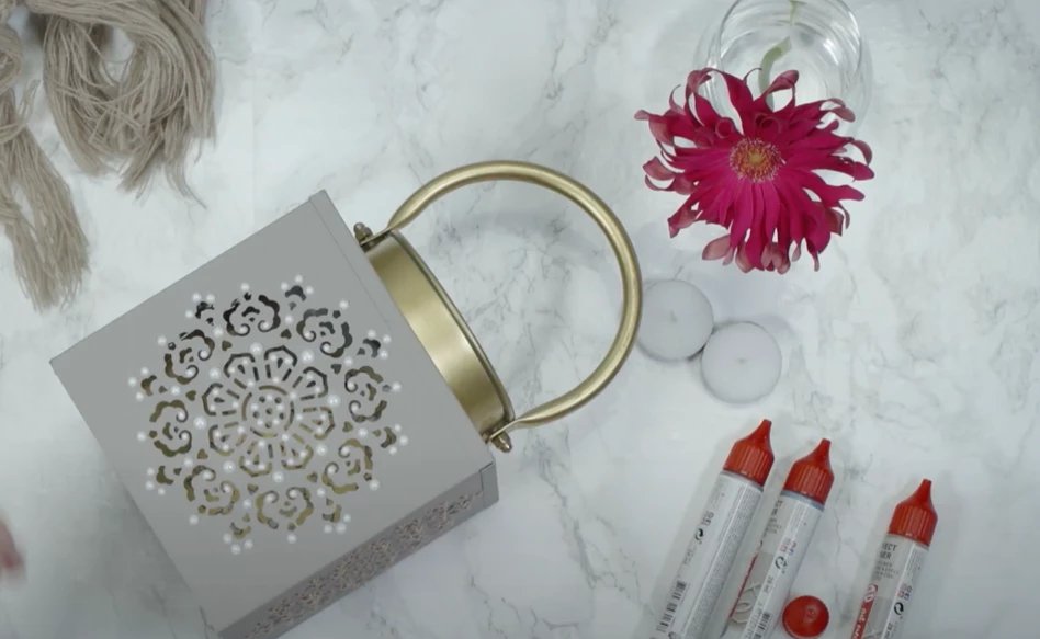 3D design on a lantern - Royal Talens