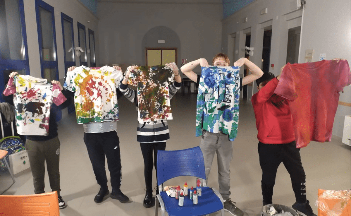 Dive into Intrecci's inspiring art projects with the Royal Talens Foundation