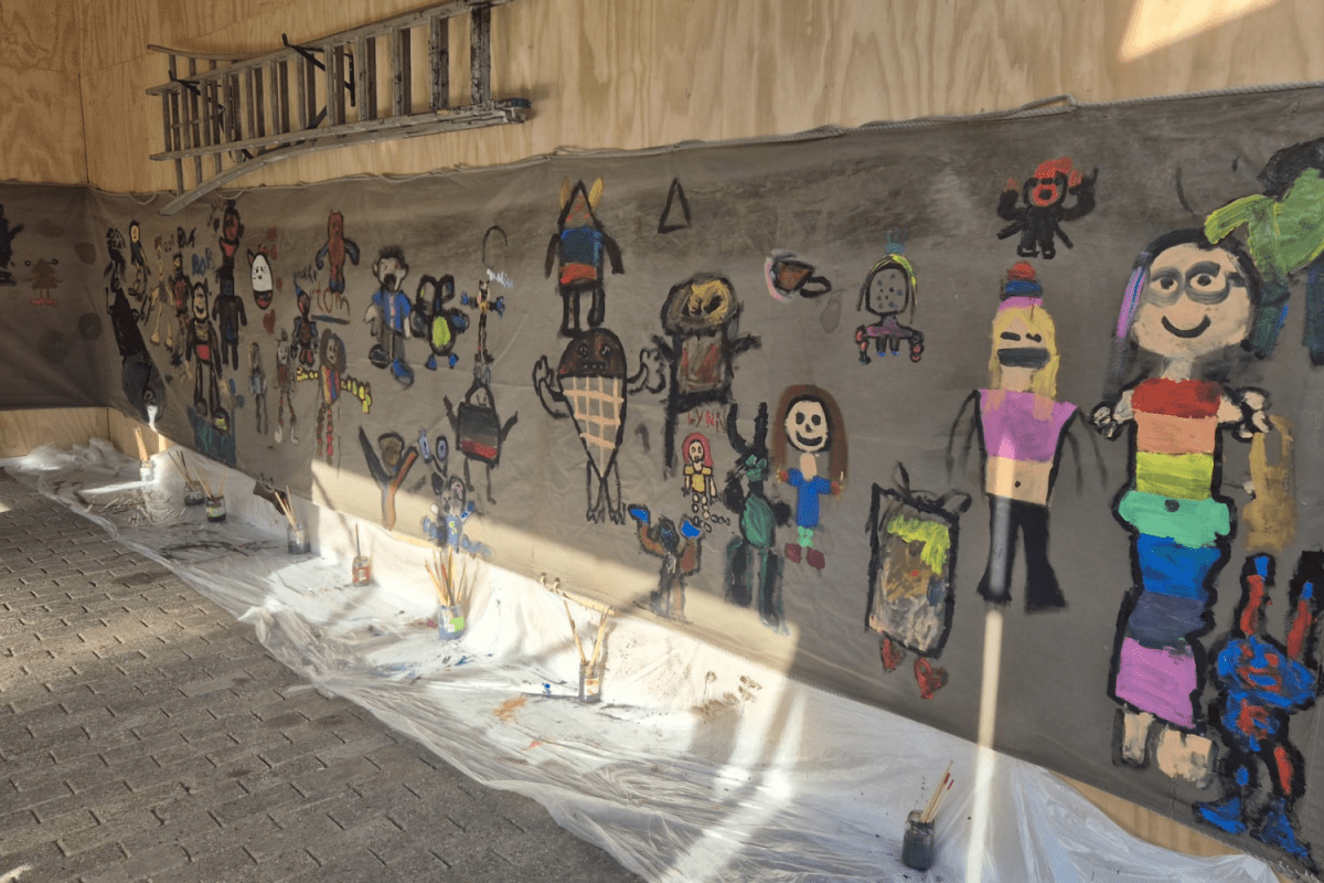 Primary school pupils bring windmill sails to life through painting - Royal Talens