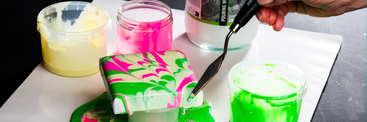 Acrylic paint auxiliaries