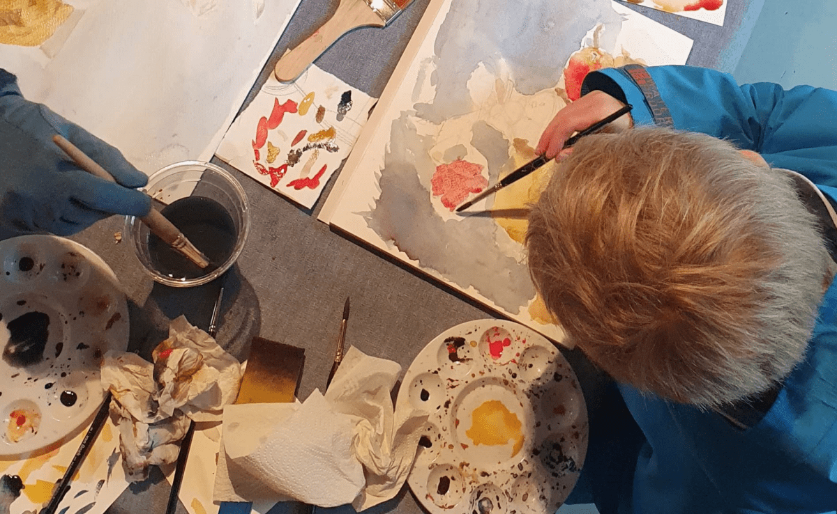 Art workshops bring joy to Oslo refugee camp
