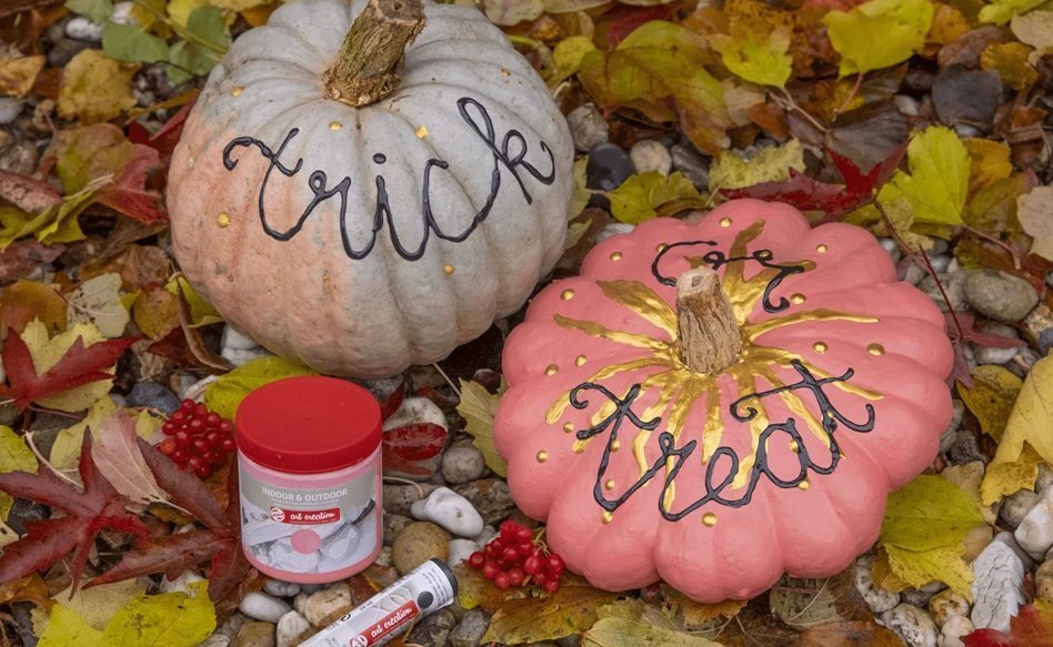 Painting Halloween pumpkins - Royal Talens
