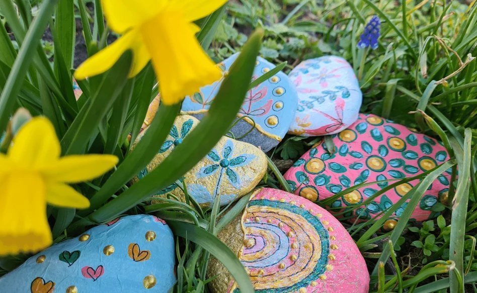 Painting Happy Stones - Royal Talens