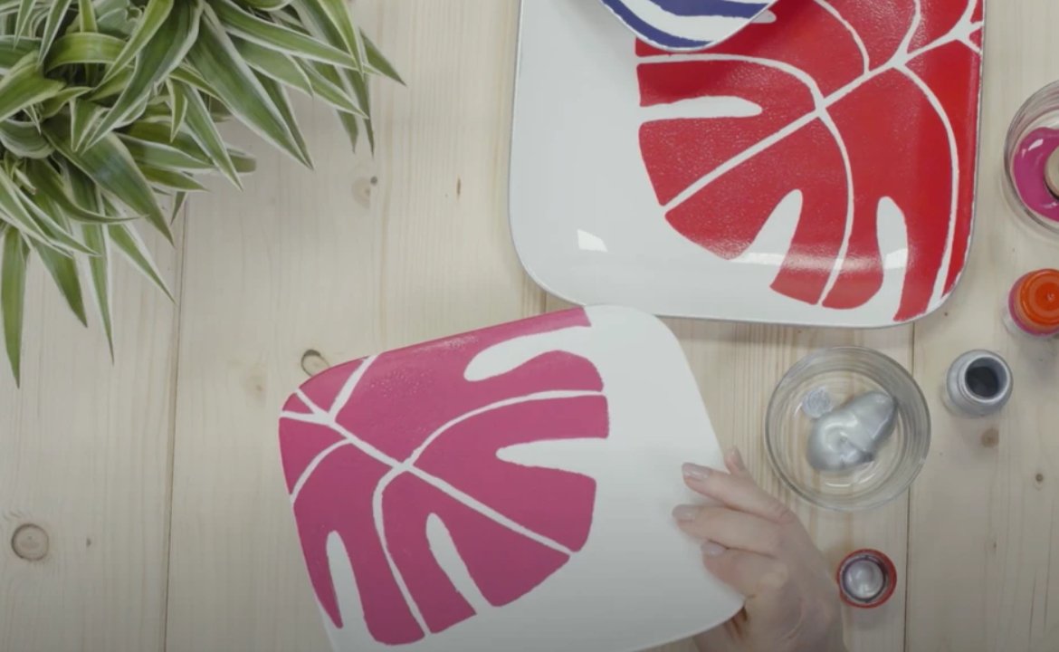 Painting on plates - Royal Talens