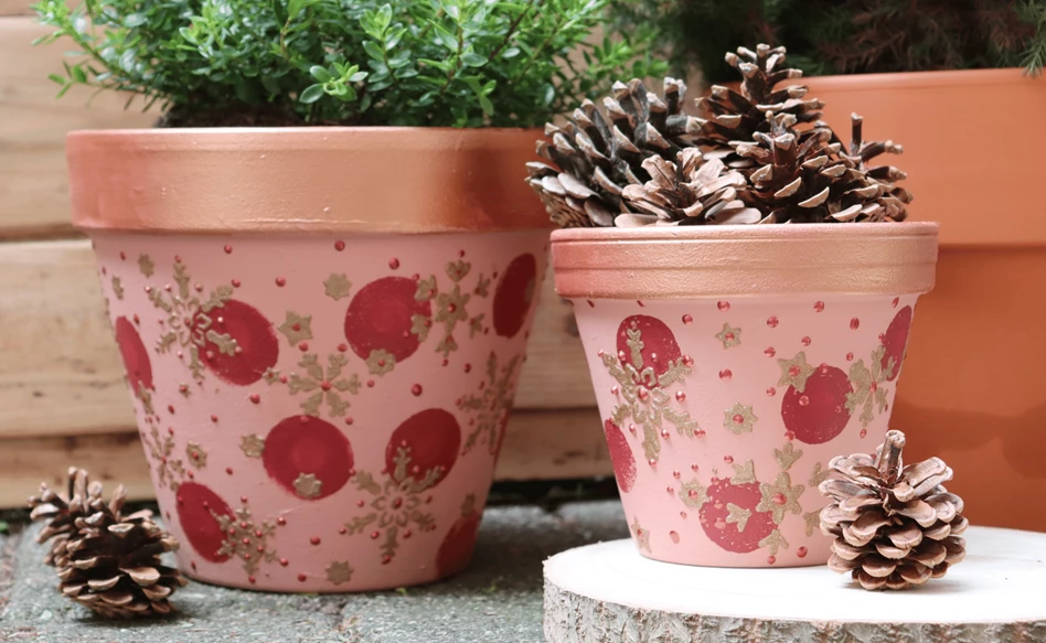 DIY wintery flowerpots